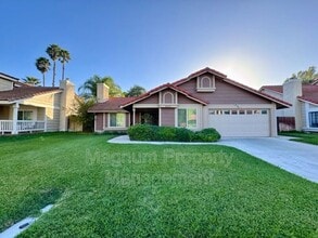 Building Photo - 45627 Clubhouse Dr