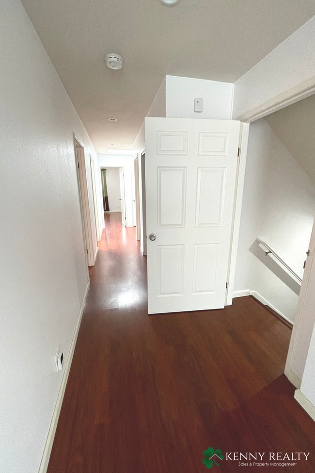 Building Photo - Spacious Six Bedroom, Three Bathroom Home ...