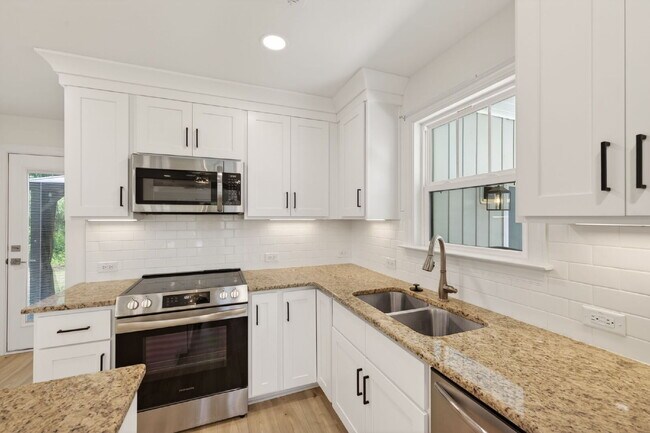 Building Photo - 221 E Moon Cir