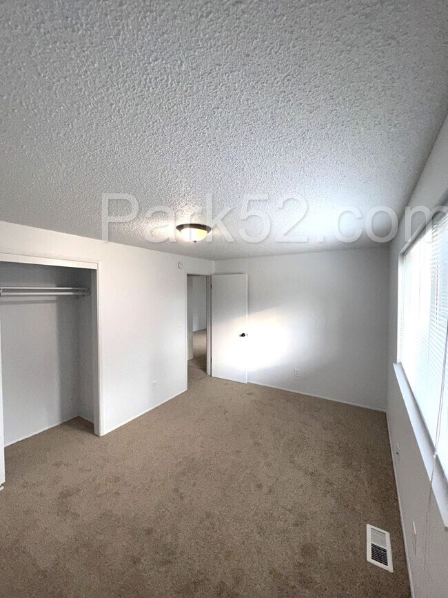 Building Photo - Spanaway Area 3 Bedroom Rambler