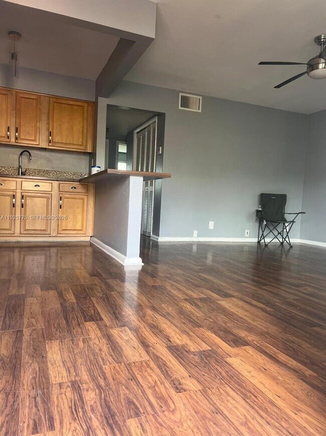 Building Photo - 4050 NE 12th Terrace