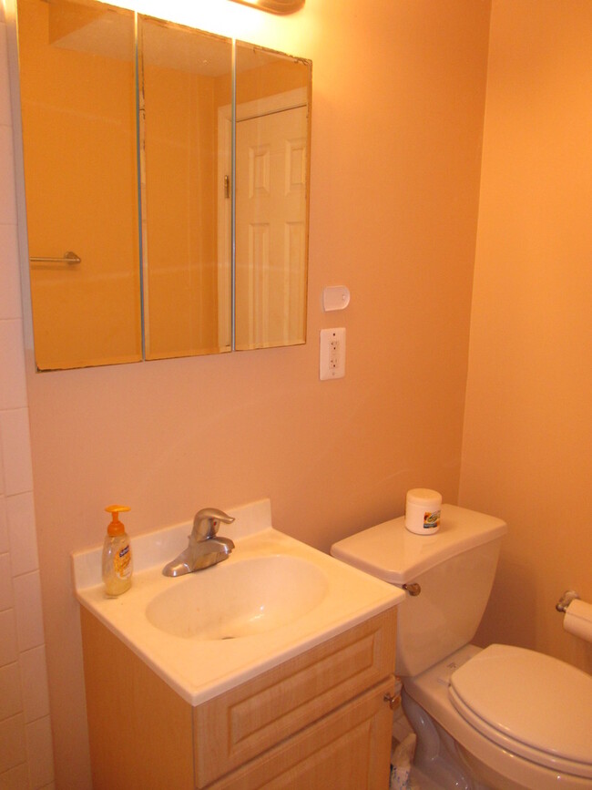 Building Photo - Beautiful 1 Bedroom Condo in Hyattsville!