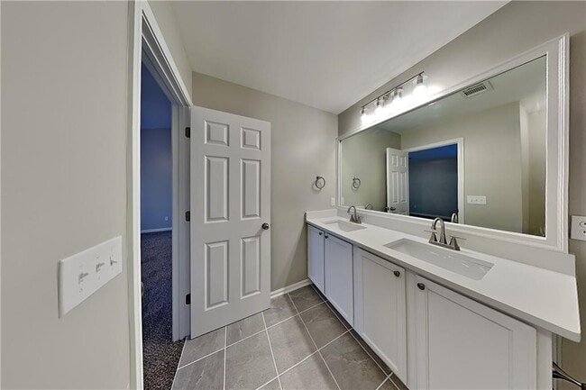 Building Photo - 40 Parkmont Ct