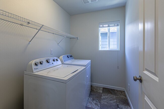 Building Photo - Amazing 4 bedroom home in Stewart Crossing!