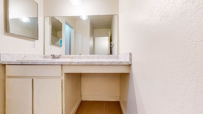 Building Photo - 562 Santa Alicia Dr