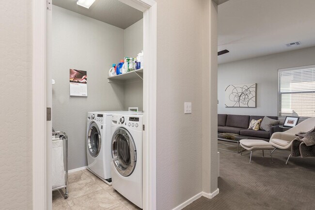 Building Photo - 3252 W Gran Paradiso Dr