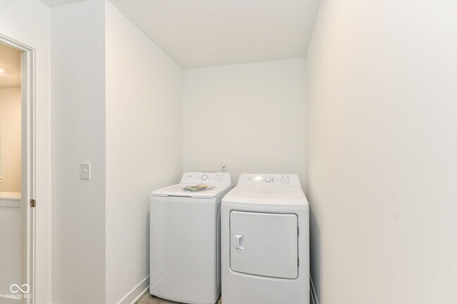 Building Photo - 16946 Daly Dr