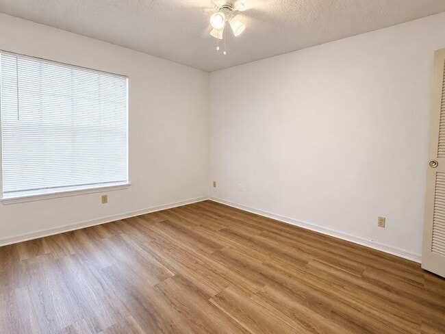 Building Photo - 1063 S Hiawassee Rd