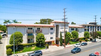 Building Photo - 12801 Moorpark St