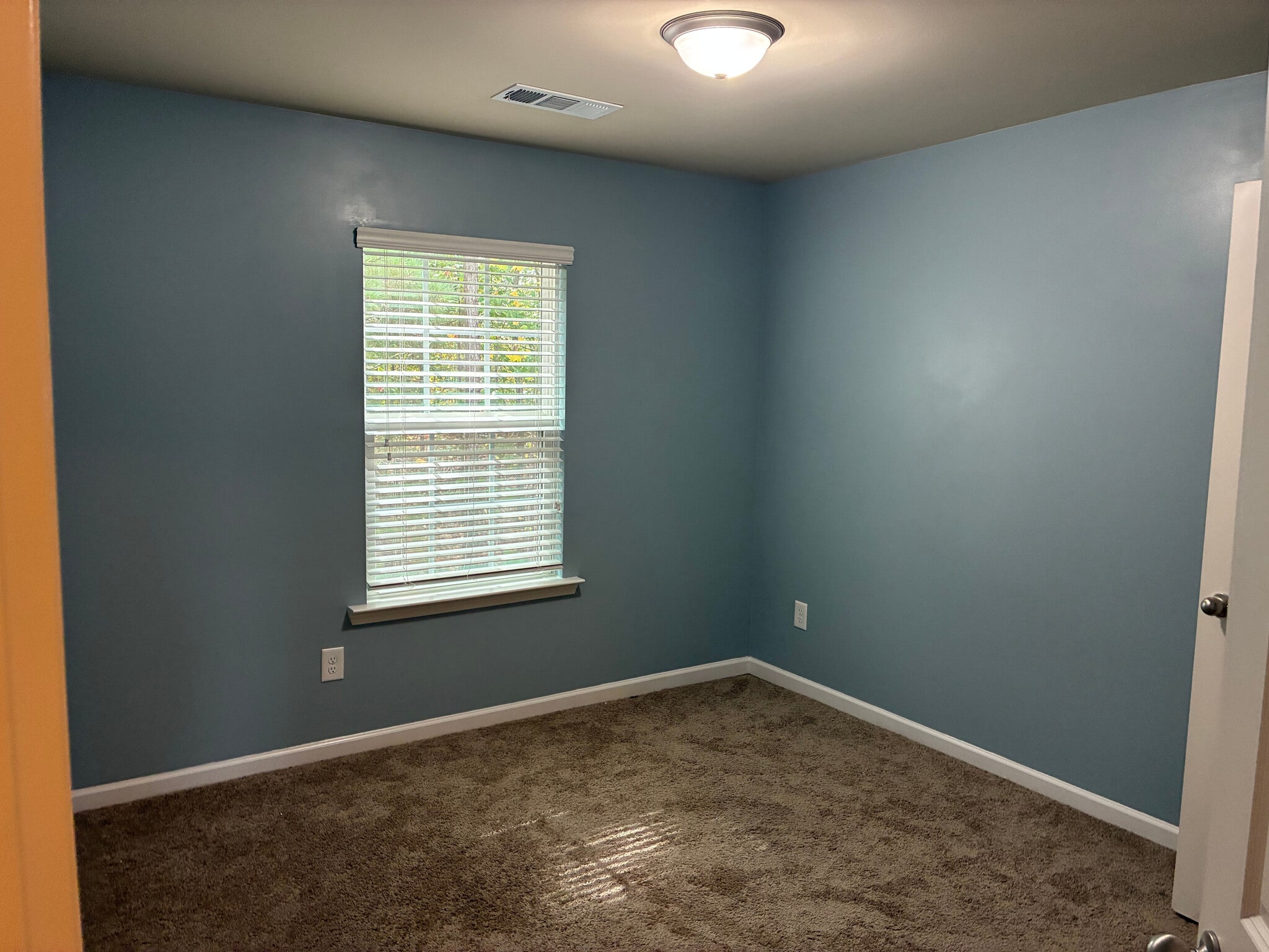 Building Photo - Room in Townhome on Chatham Ridge Dr