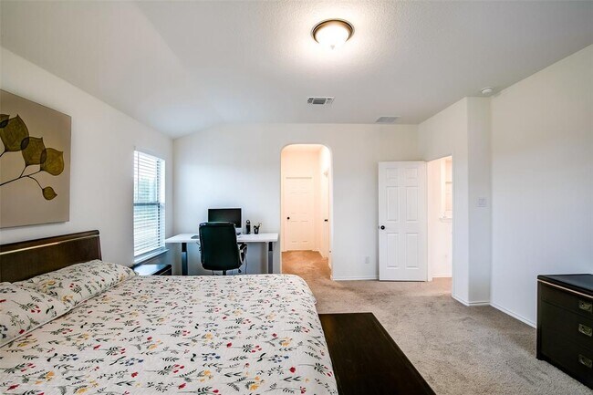 Building Photo - 1924 Stringer Pass