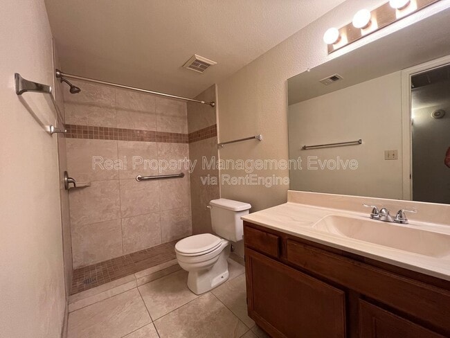 Building Photo - 10610 S 48th St