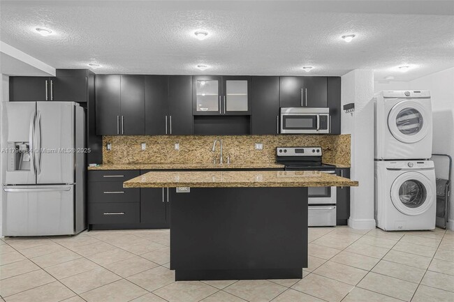 Building Photo - 899 W 79th St