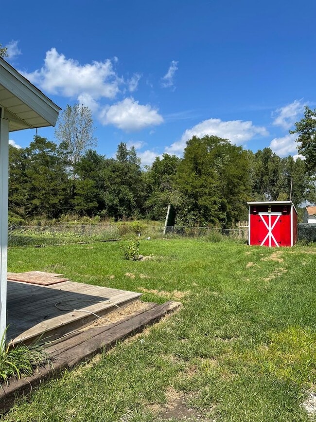 Building Photo - 3 bedroom/1 bathroom