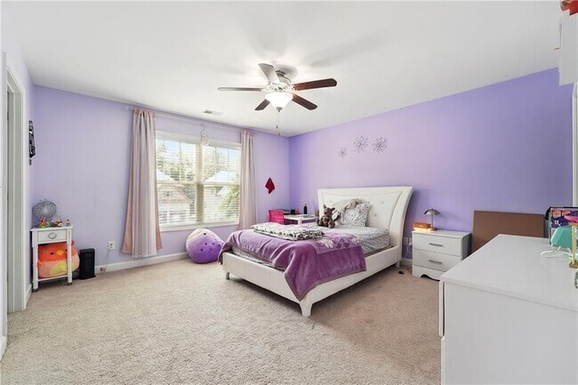 Building Photo - 915 Elmsbrook Ln