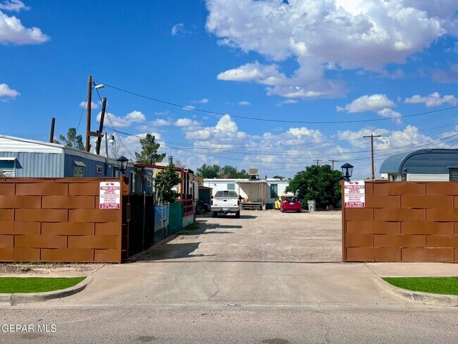 Building Photo - 8335 Roseway Dr