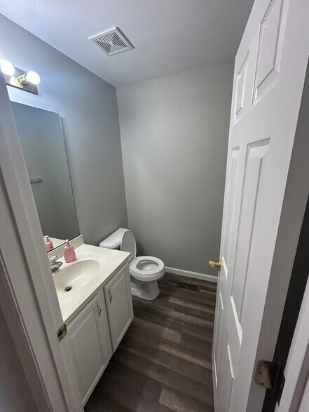 Building Photo - 331 Almond Tree Ct