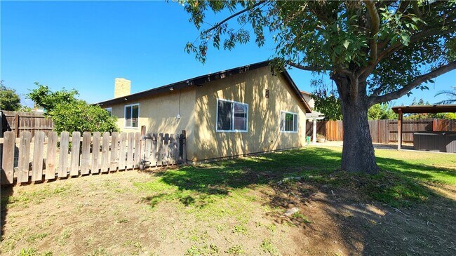 Building Photo - 538 E Banyan St