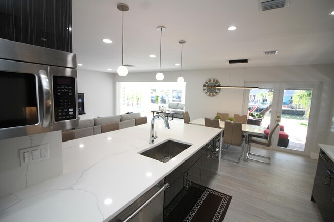 Building Photo - 2548 SE 14th St