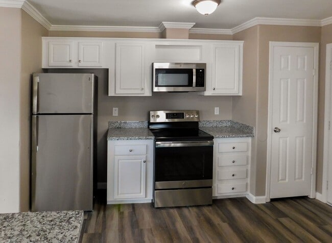 Building Photo - 152 Varsity Cir