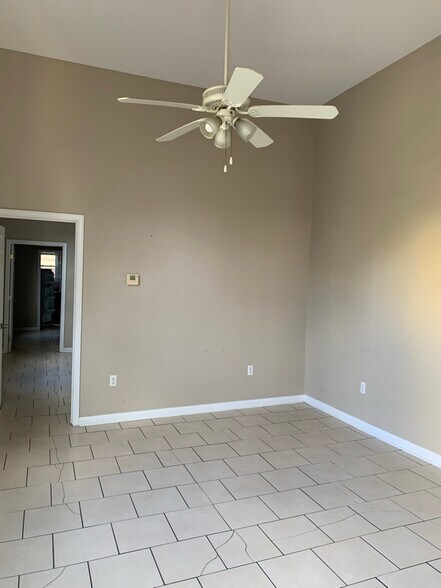 Building Photo - 828 N Dorgenois St