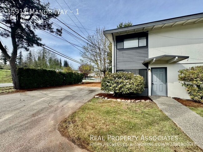 Building Photo - 15917 Manor Way