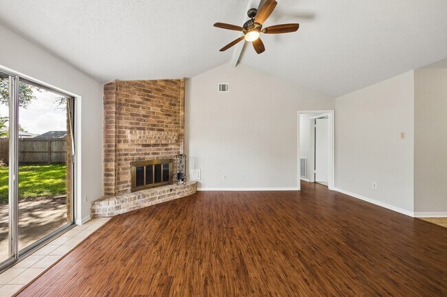 Building Photo - 1605 Cypress Hollow St
