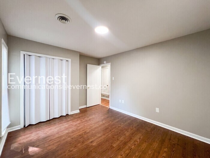 Building Photo - 5787 Northland Dr