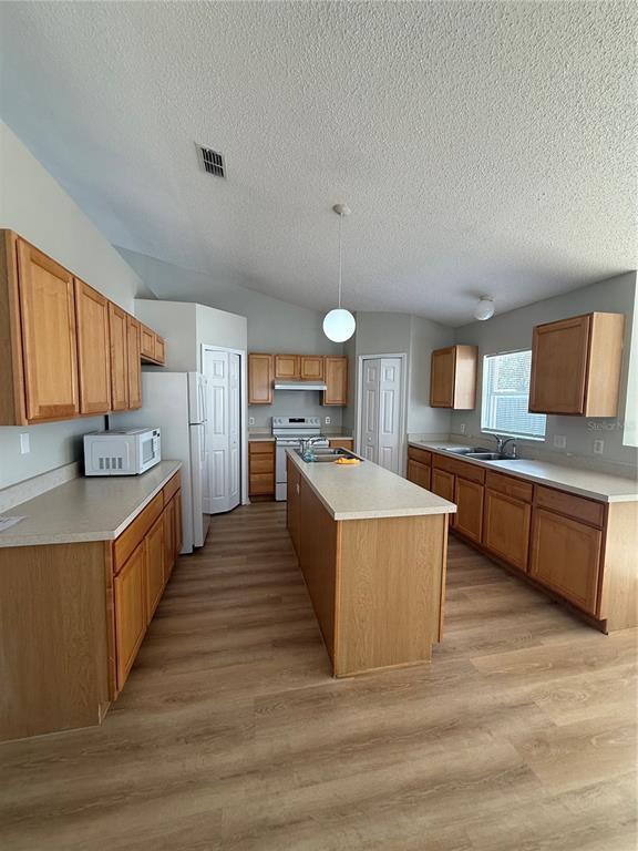 Building Photo - 12052 Villa Rd