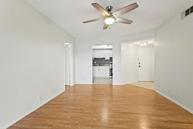 Building Photo - 1507 SE Royal Green Cir