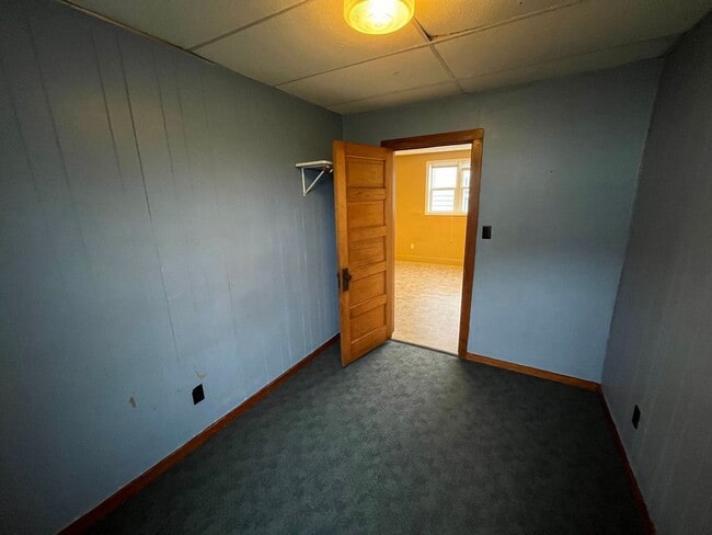 Building Photo - 105 N Polk St