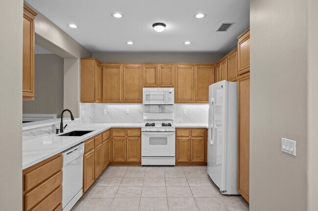 Building Photo - Beautiful detached condo in Painted Trails!