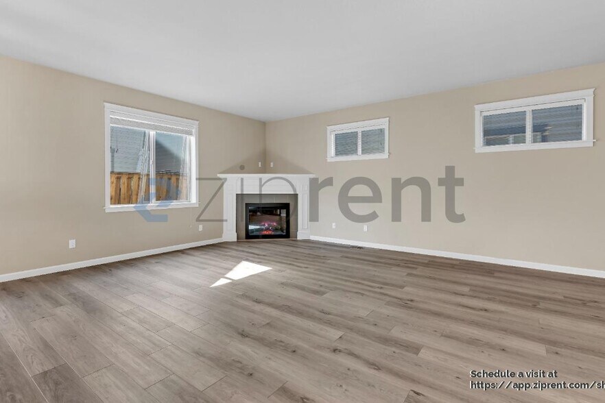 Building Photo - 2812 25th Pl