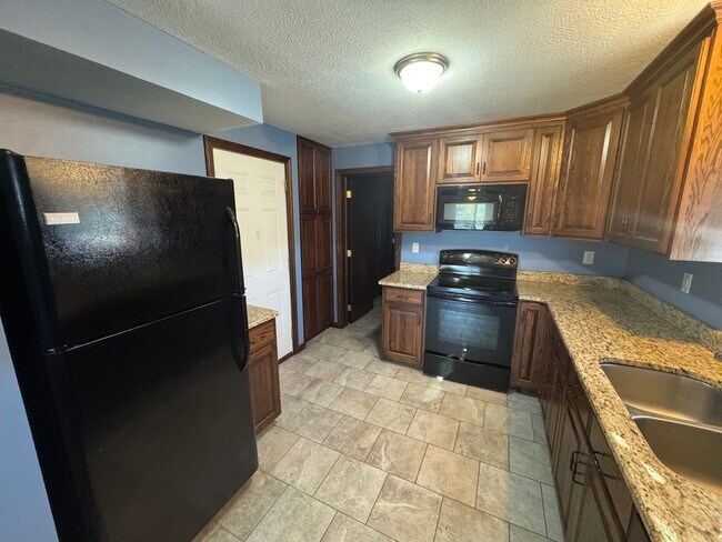 Building Photo - 242 S Market St