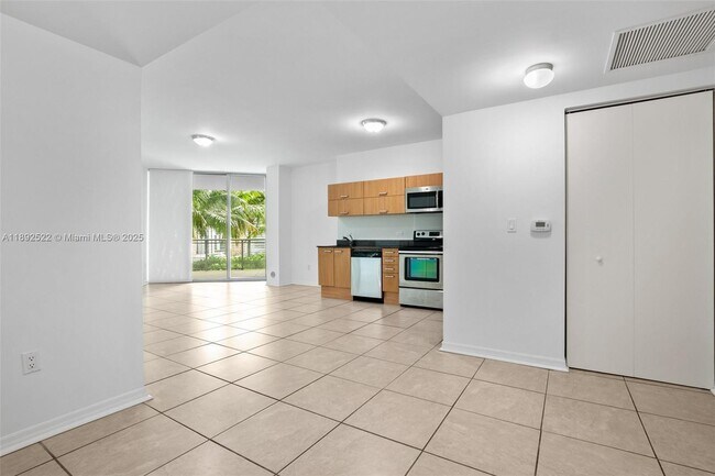 Building Photo - 350 S Miami Ave