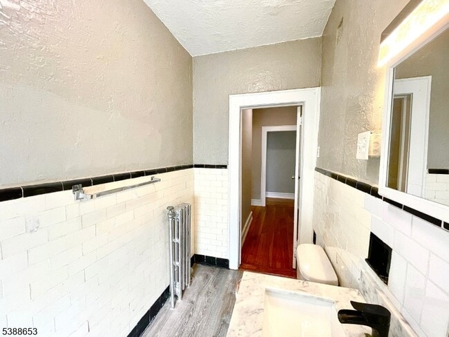 Building Photo - 17 Elwood Pl