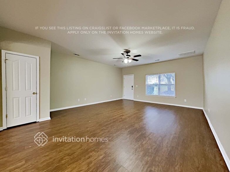 Building Photo - 8133 Chatham Oaks Dr
