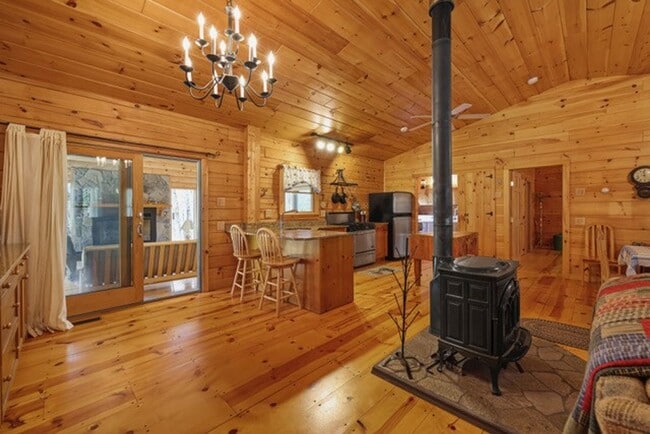 Building Photo - Peaceful Log Home Retreat – Long-Term Beck...