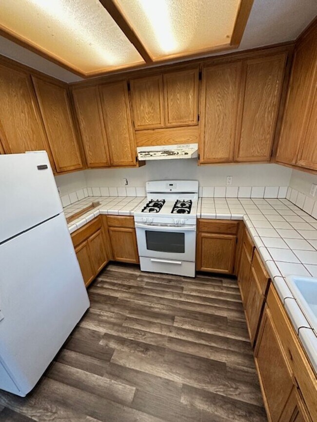 Building Photo - Large 3BR 2Bath Home with balcony availabl...