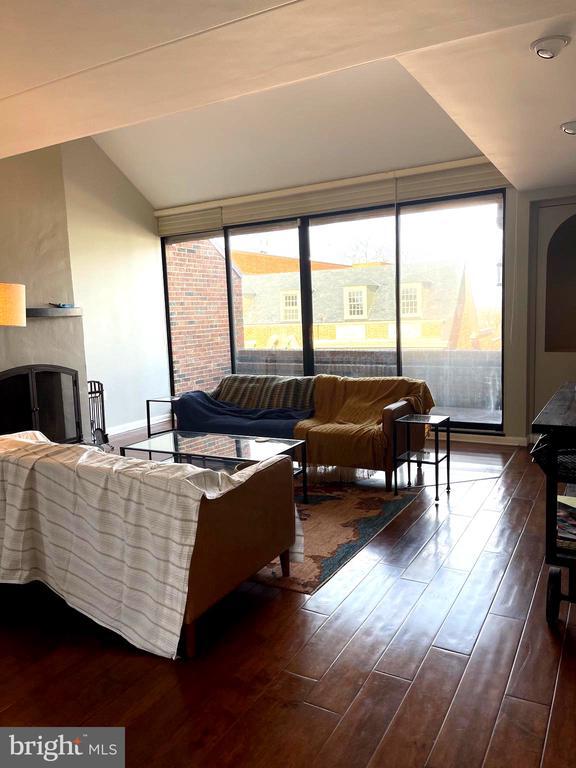 Building Photo - 28 Main St