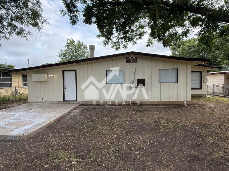 Building Photo - 230 Craigmont Ln