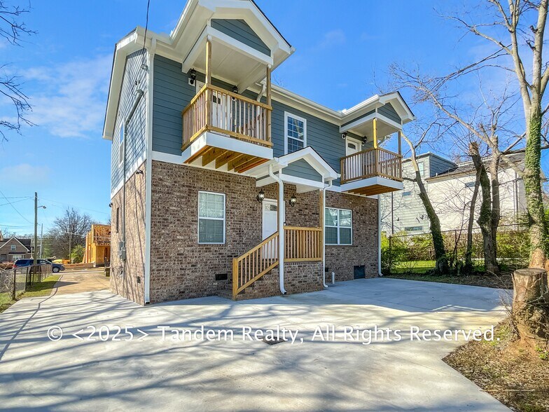 Building Photo - 738 Alloway St