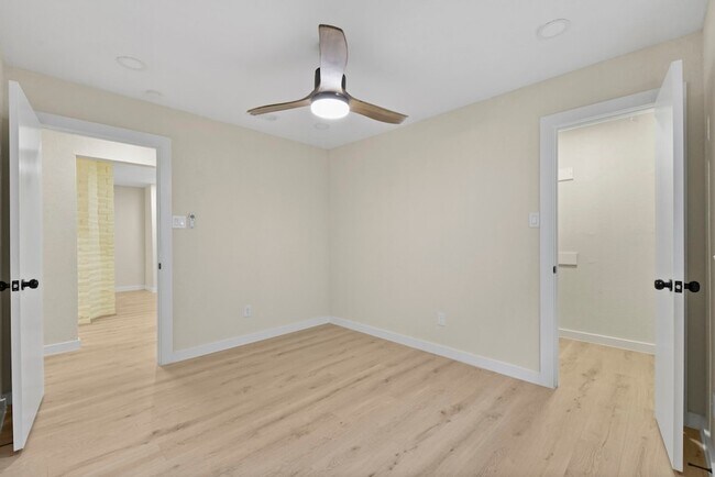 Building Photo - 2322 Aprilmont Dr