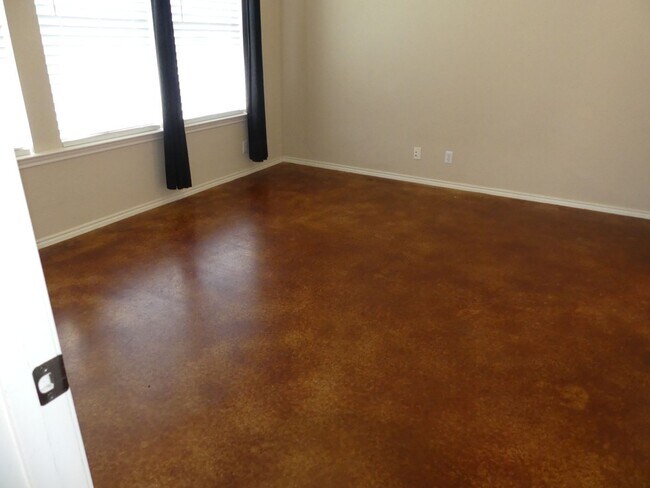 Building Photo - PRICE DROP !!