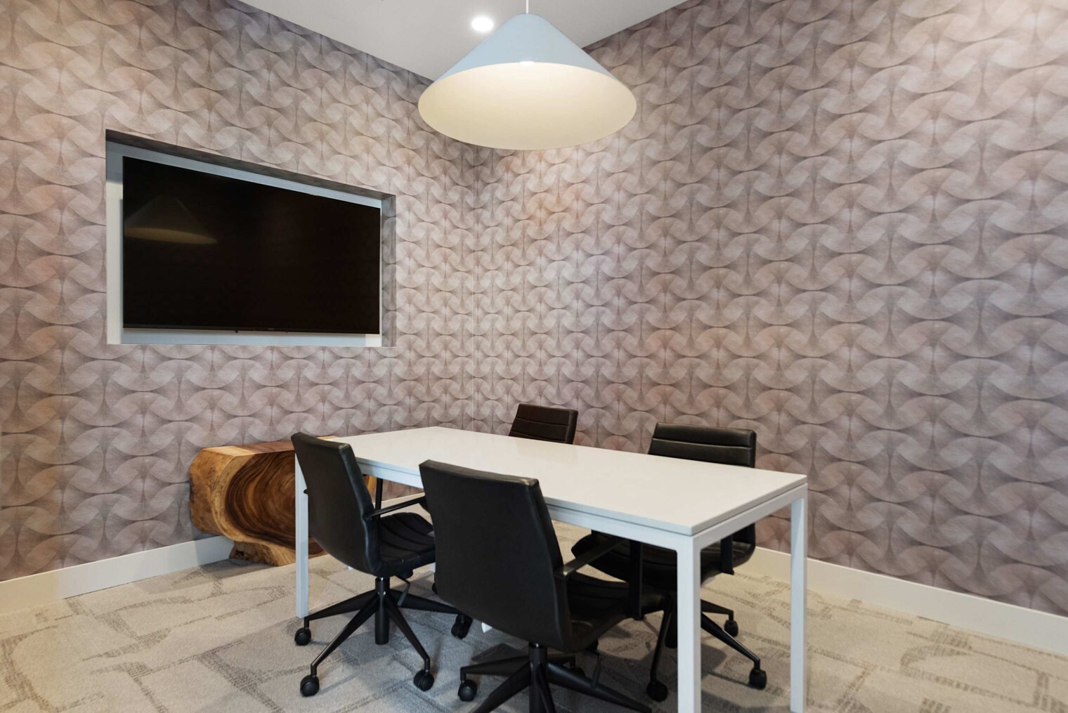 Building Photo - 1050 W Van Buren St