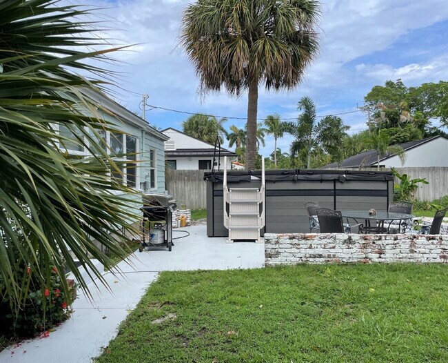 Building Photo - 310 30th St