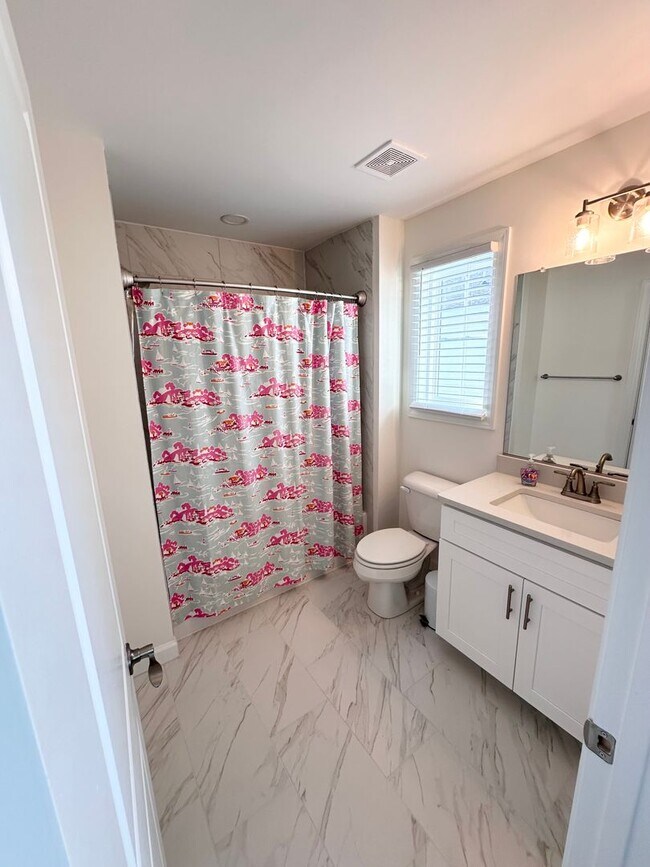 Building Photo - 2024 Built | Fully Furnished Modern Oceanf...