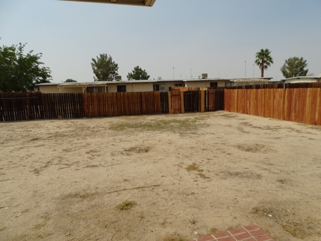 Building Photo - 437 Oasis Dr