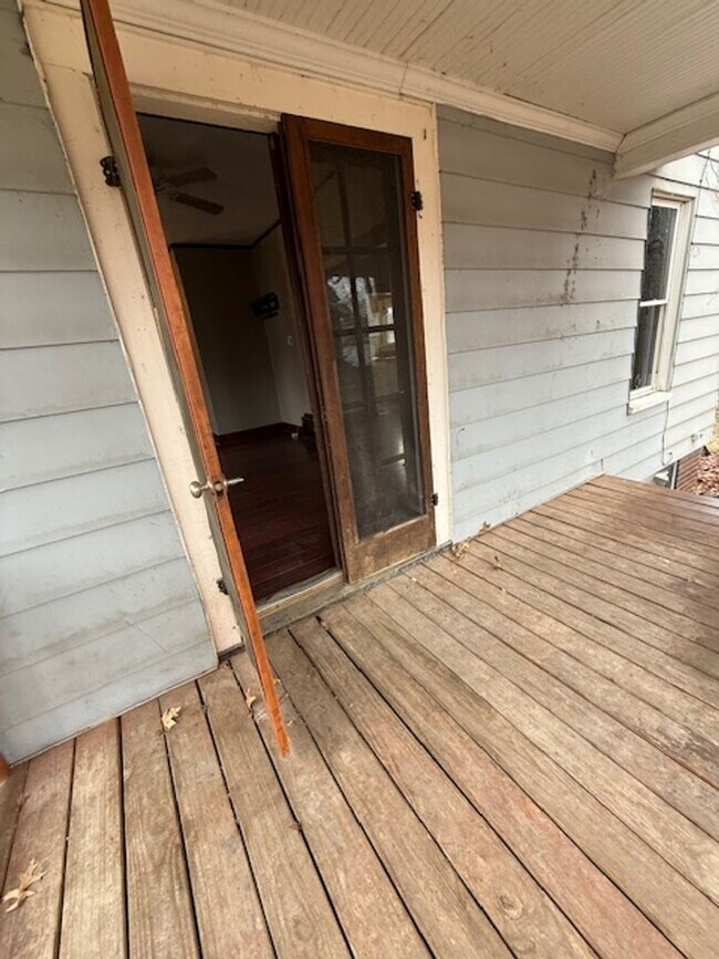 Building Photo - 3 Bedroom / 1 Bath house with Garage in Peoria