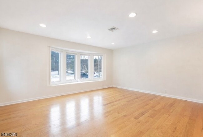 Building Photo - 135 Grove St